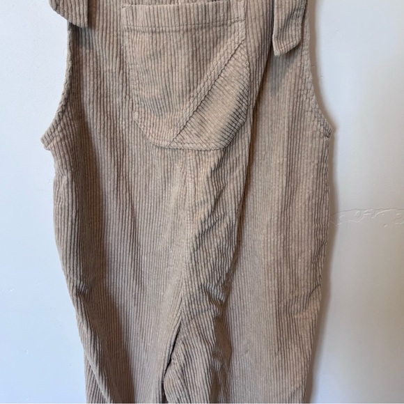 Volcom Women's Tan corduroy Overalls Size Small Wide Leg Cropped With Pockets - Picture 3 of 16